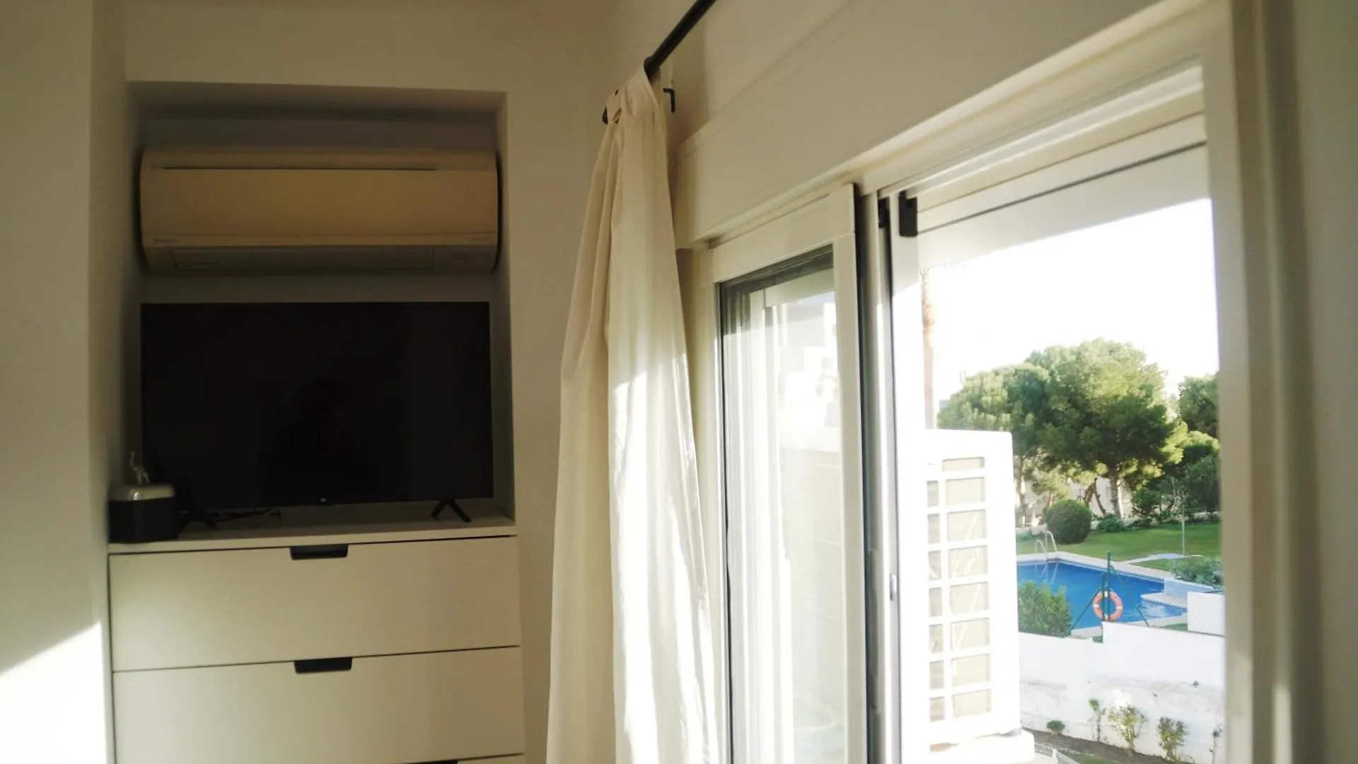 Soleado Y Luminoso A 3 Minutos De La Playa-Carihuela Apartman Torremolinos