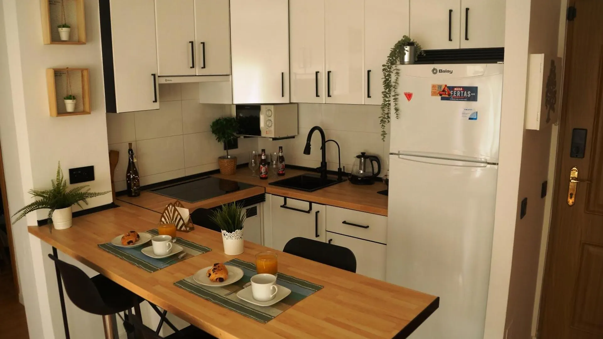 Soleado Y Luminoso A 3 Minutos De La Playa-Carihuela Apartman Torremolinos Spanyolország