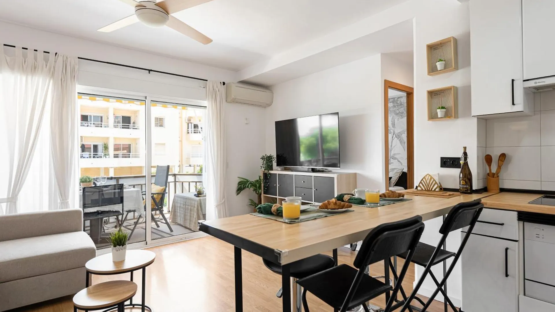 Soleado Y Luminoso A 3 Minutos De La Playa-Carihuela Apartman Torremolinos