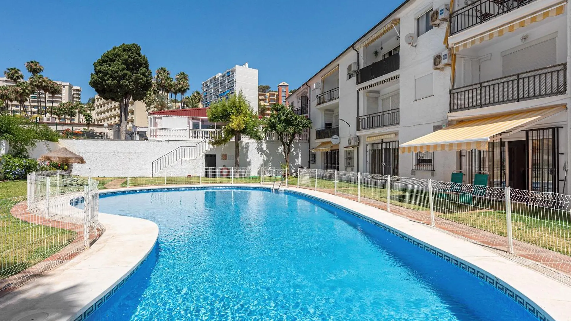 Soleado Y Luminoso A 3 Minutos De La Playa-Carihuela Apartman Torremolinos